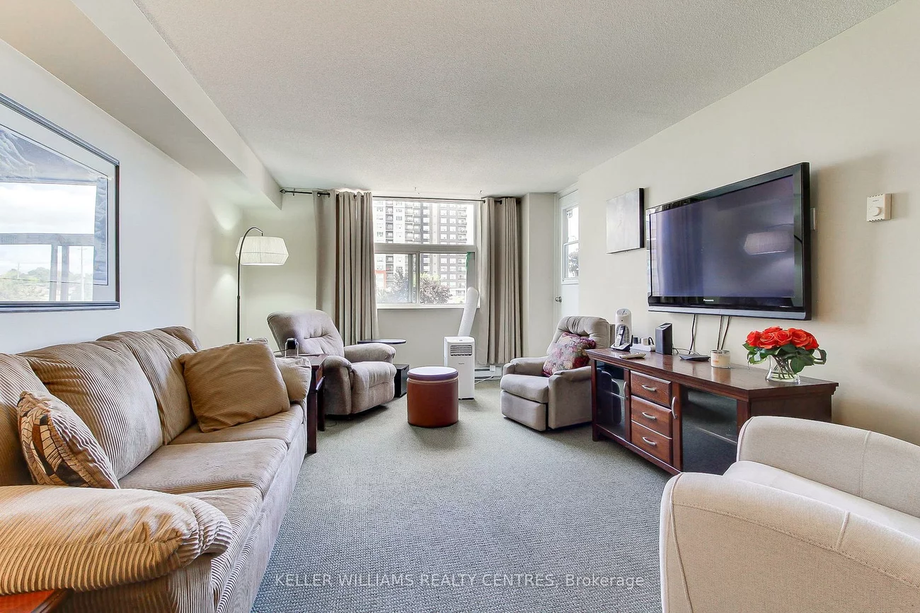 260, Davis, Central Newmarket, Newmarket