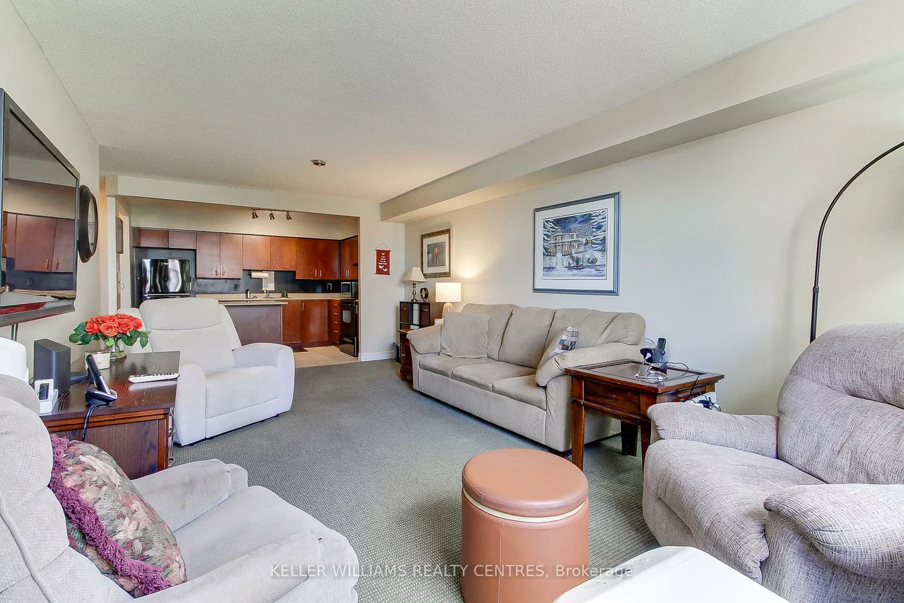260, Davis, Central Newmarket, Newmarket