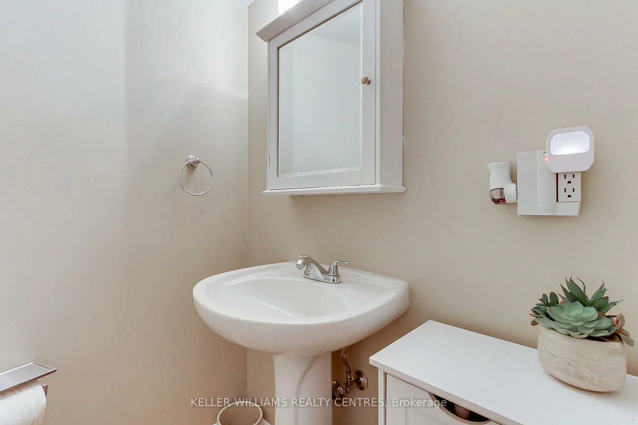 260, Davis, Central Newmarket, Newmarket