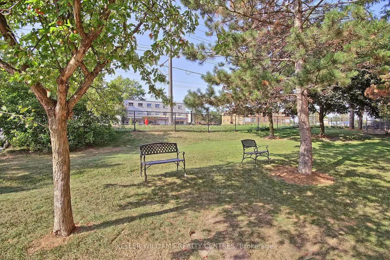 260, Davis, Central Newmarket, Newmarket