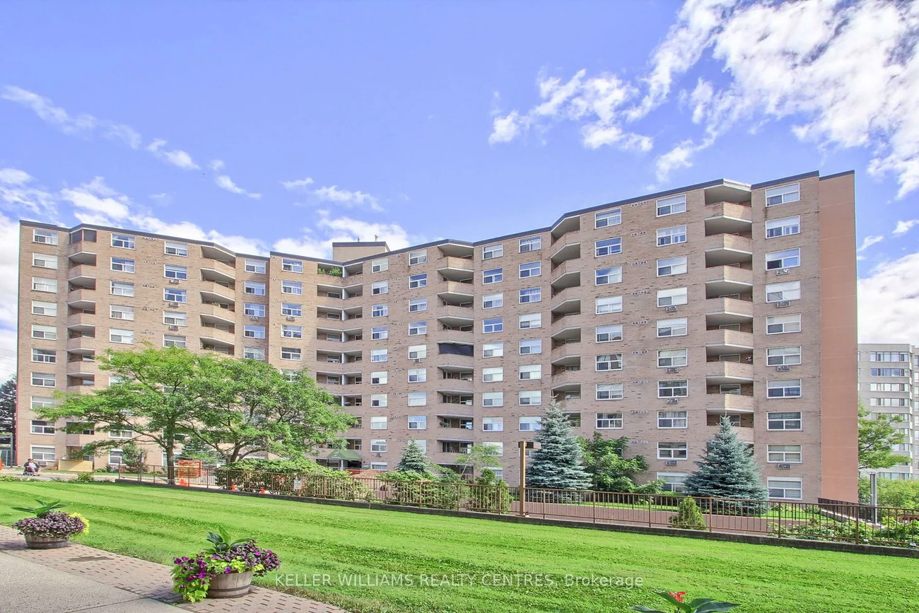 260, Davis, Central Newmarket, Newmarket