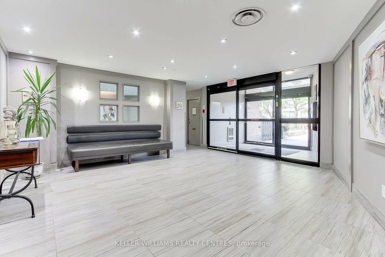 260, Davis, Central Newmarket, Newmarket