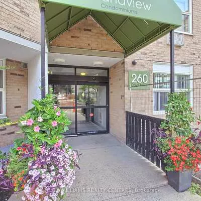 260, Davis, Central Newmarket, Newmarket