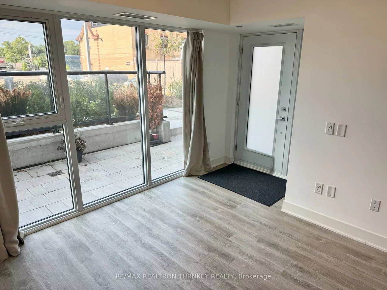 185, Deerfield, Central Newmarket, Newmarket