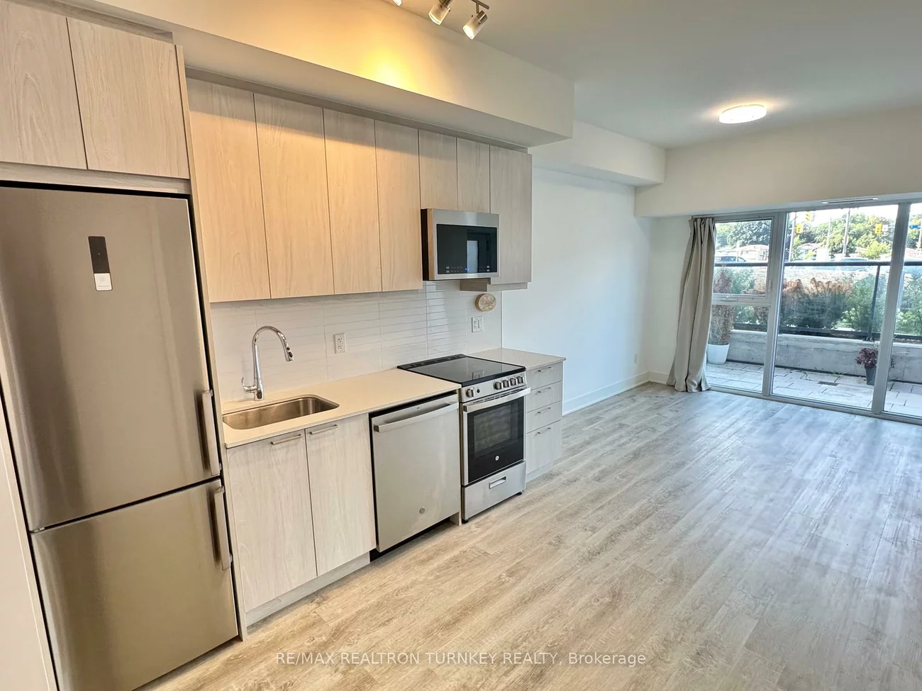 185, Deerfield, Central Newmarket, Newmarket