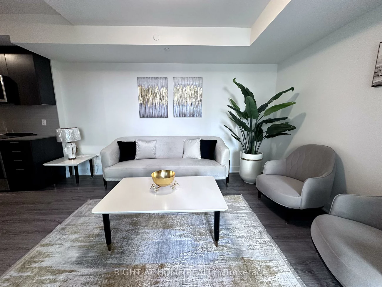 185, Deerfield, Central Newmarket, Newmarket