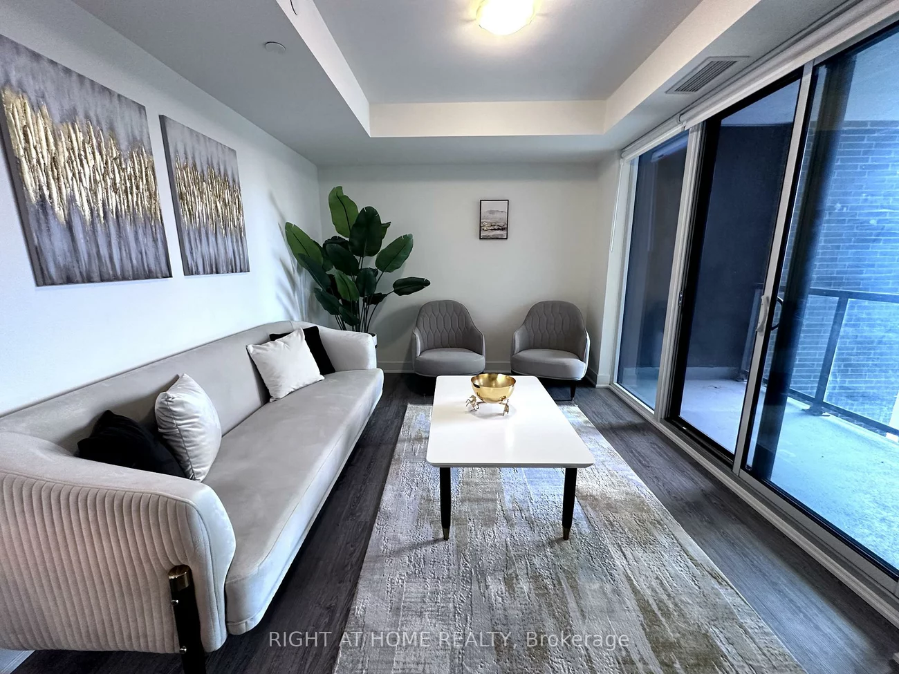 185, Deerfield, Central Newmarket, Newmarket
