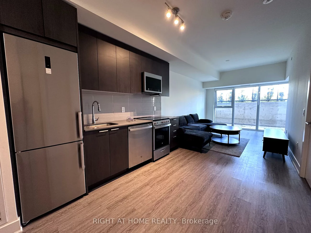 185, Deerfield, Central Newmarket, Newmarket