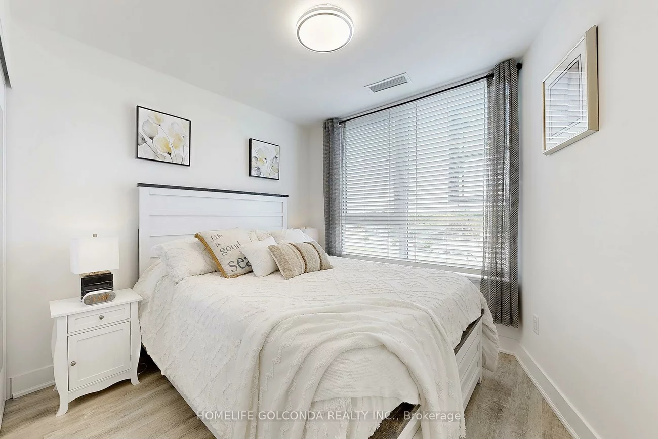 185, Deerfield, Central Newmarket, Newmarket