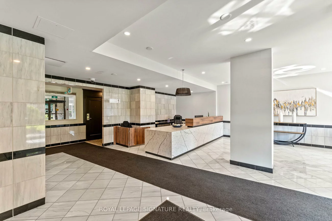 250, Davis, Central Newmarket, Newmarket