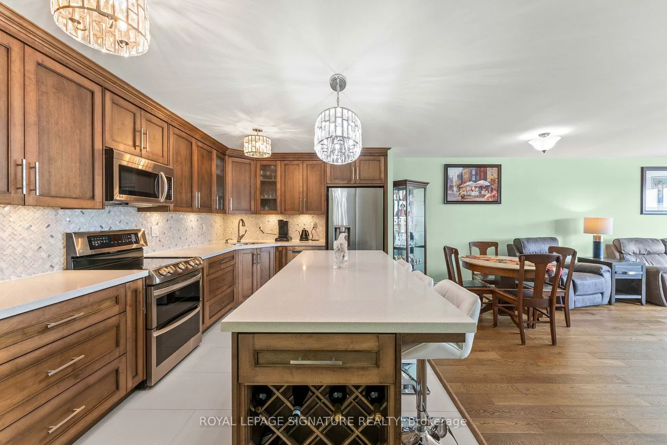 250, Davis, Central Newmarket, Newmarket