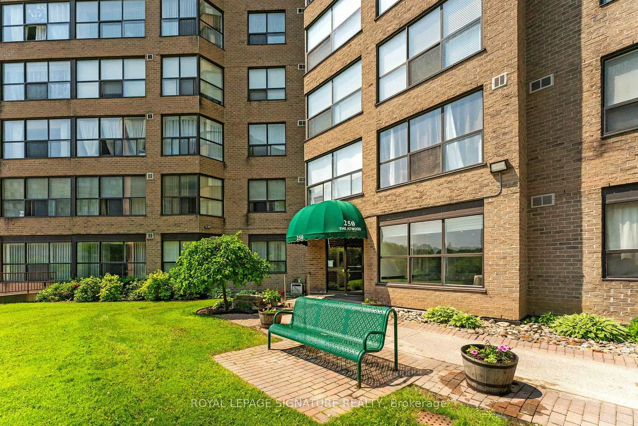 250, Davis, Central Newmarket, Newmarket