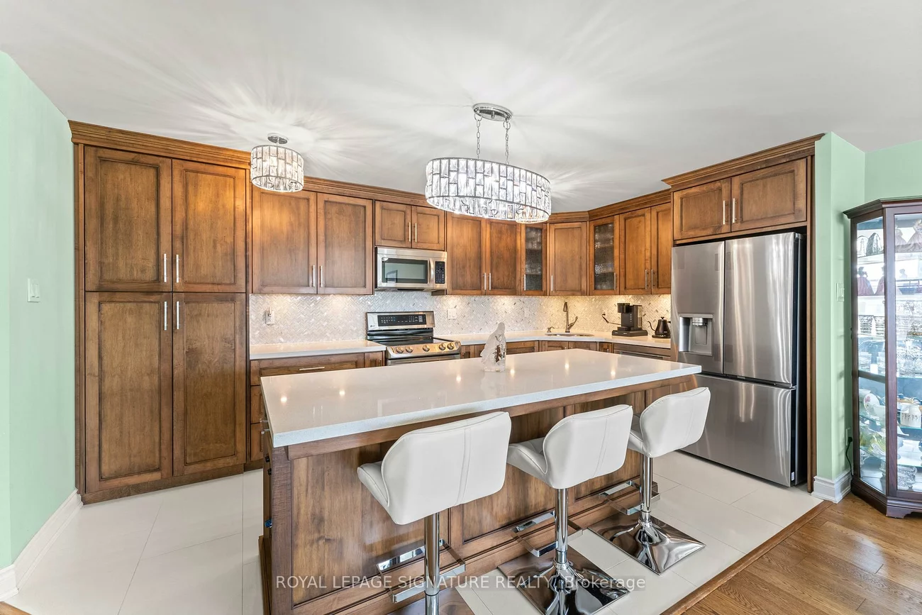 250, Davis, Central Newmarket, Newmarket