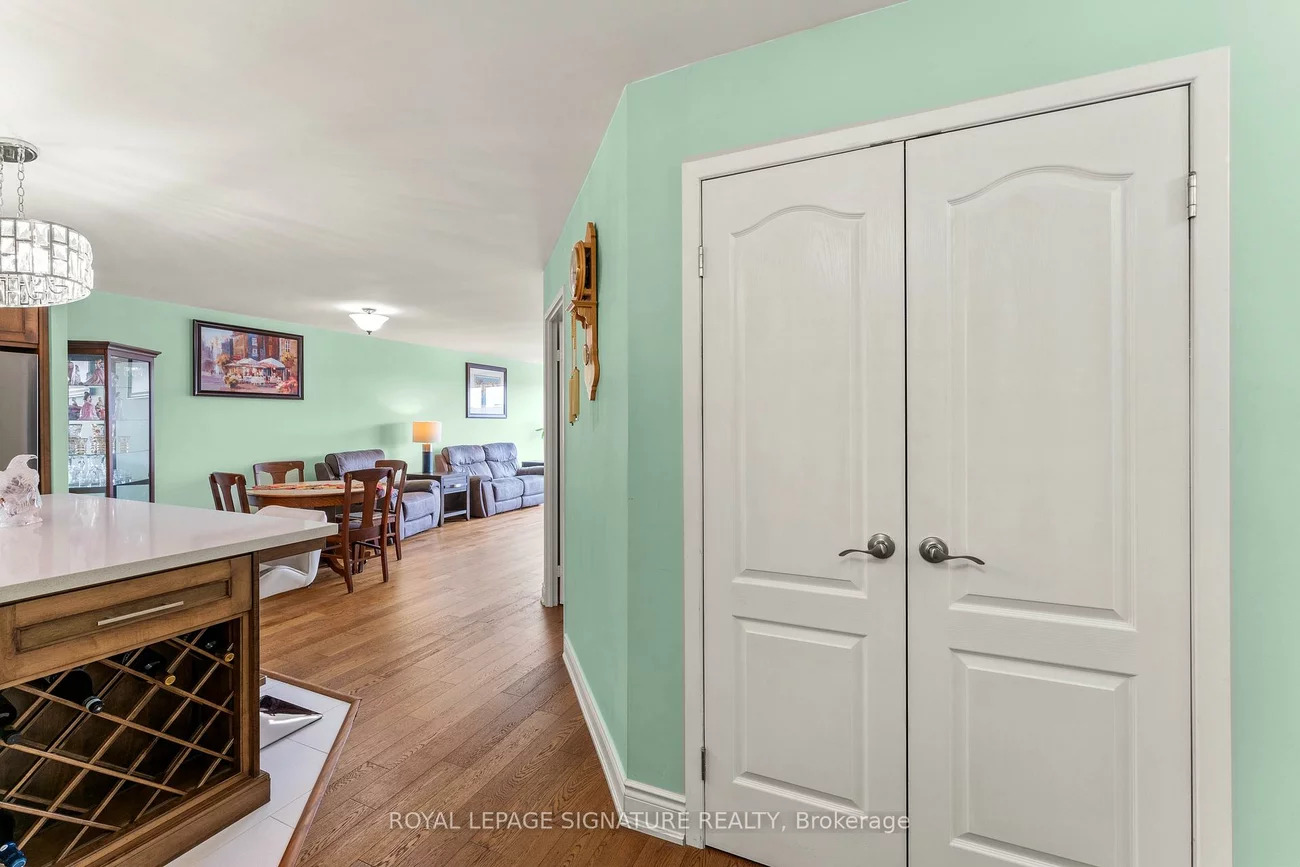 250, Davis, Central Newmarket, Newmarket