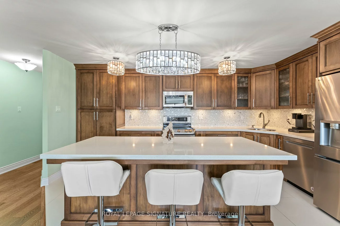 250, Davis, Central Newmarket, Newmarket