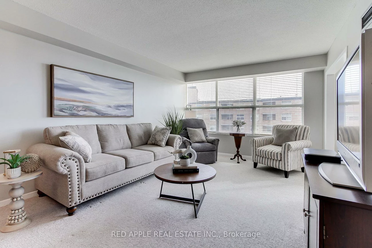 250, Davis, Central Newmarket, Newmarket