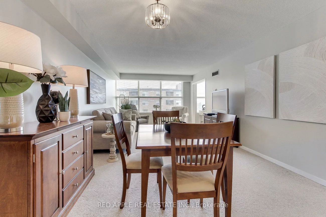 250, Davis, Central Newmarket, Newmarket