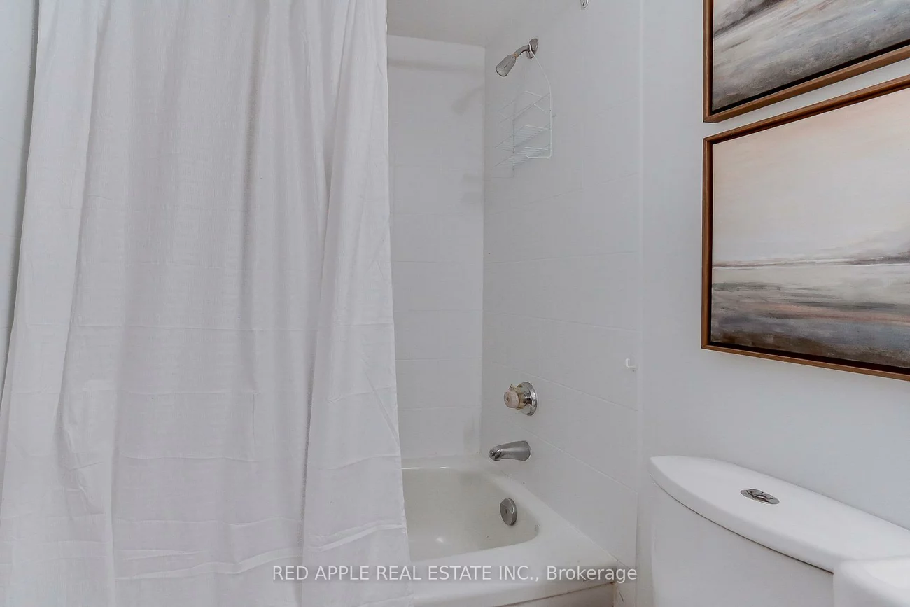 250, Davis, Central Newmarket, Newmarket