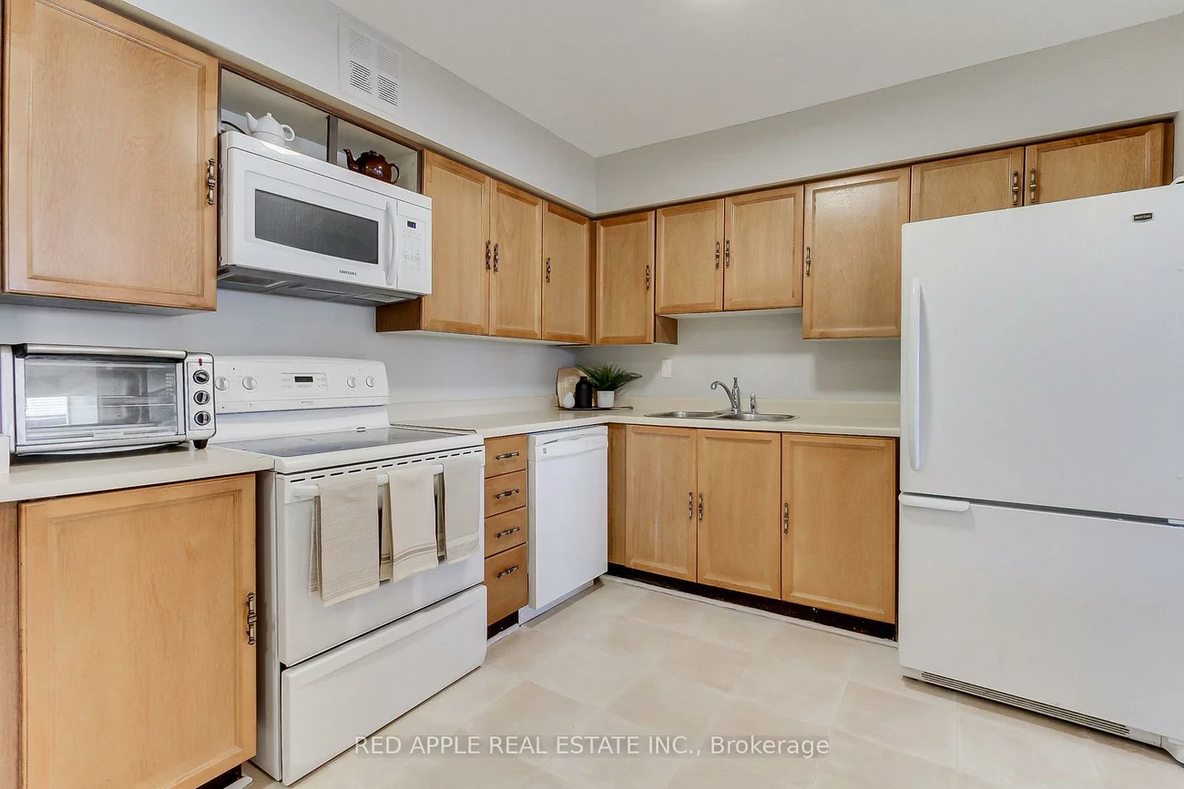 250, Davis, Central Newmarket, Newmarket