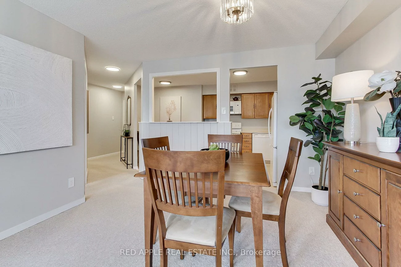 250, Davis, Central Newmarket, Newmarket
