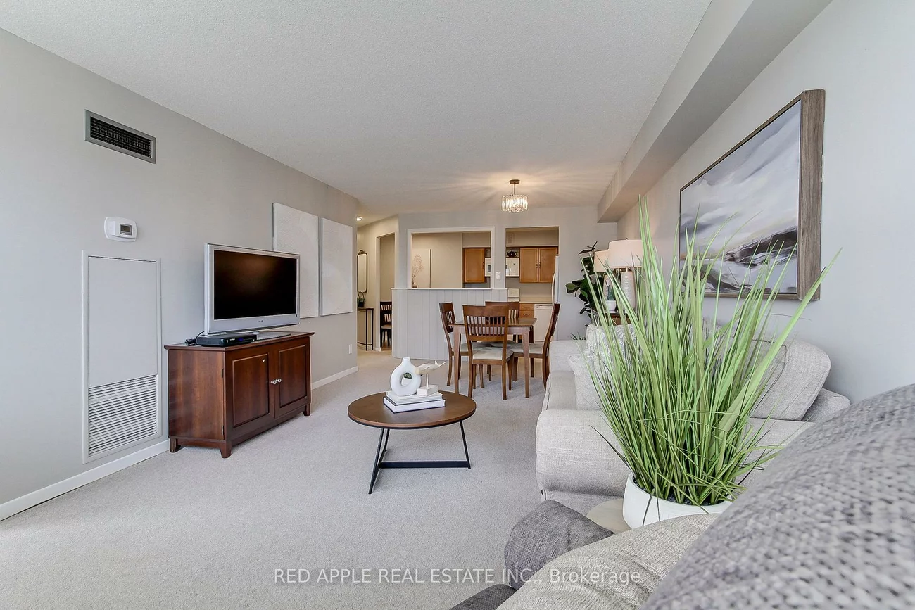 250, Davis, Central Newmarket, Newmarket