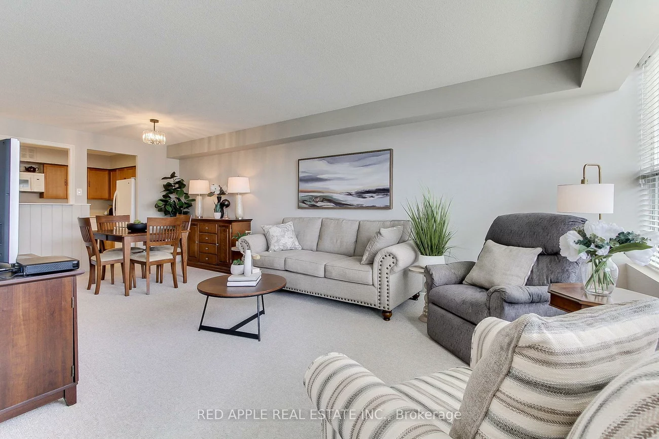 250, Davis, Central Newmarket, Newmarket