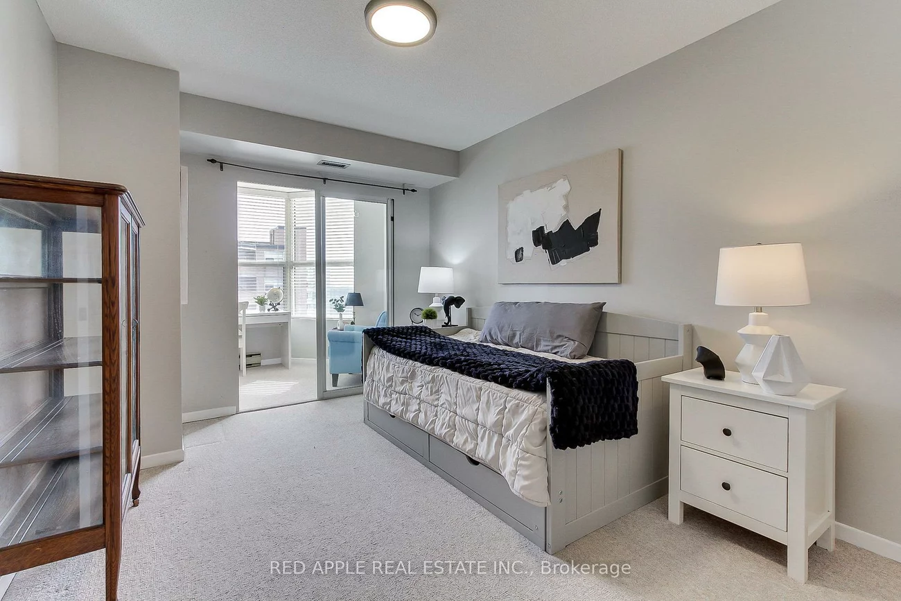 250, Davis, Central Newmarket, Newmarket