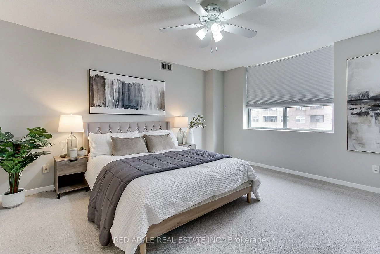 250, Davis, Central Newmarket, Newmarket