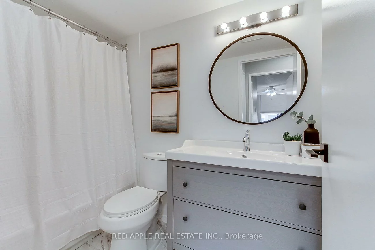 250, Davis, Central Newmarket, Newmarket
