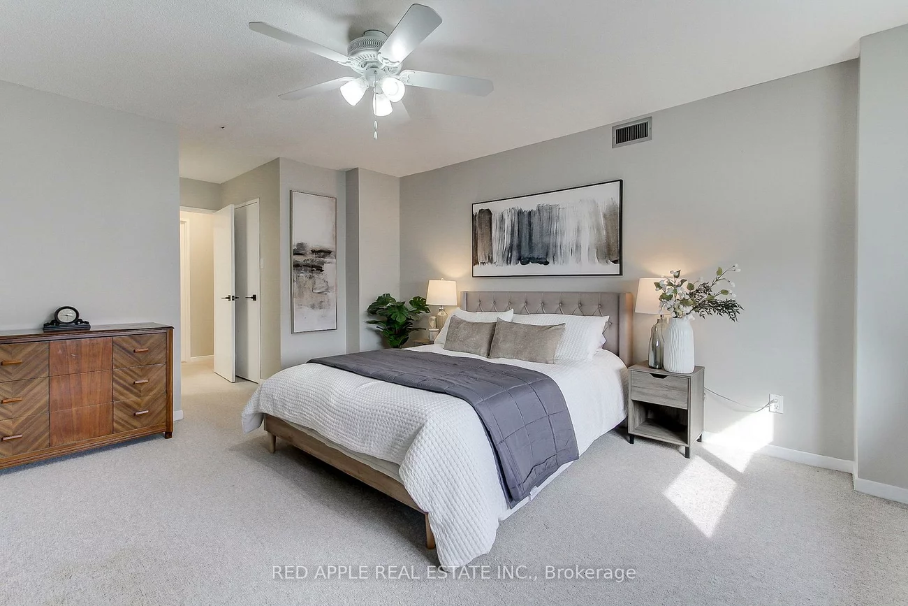 250, Davis, Central Newmarket, Newmarket