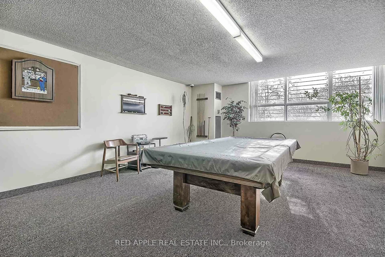 250, Davis, Central Newmarket, Newmarket