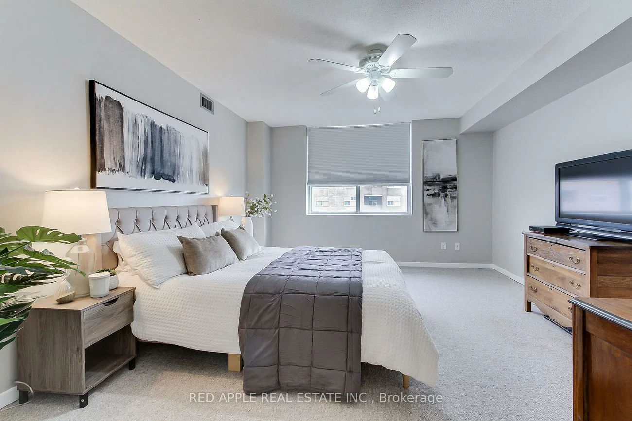 250, Davis, Central Newmarket, Newmarket