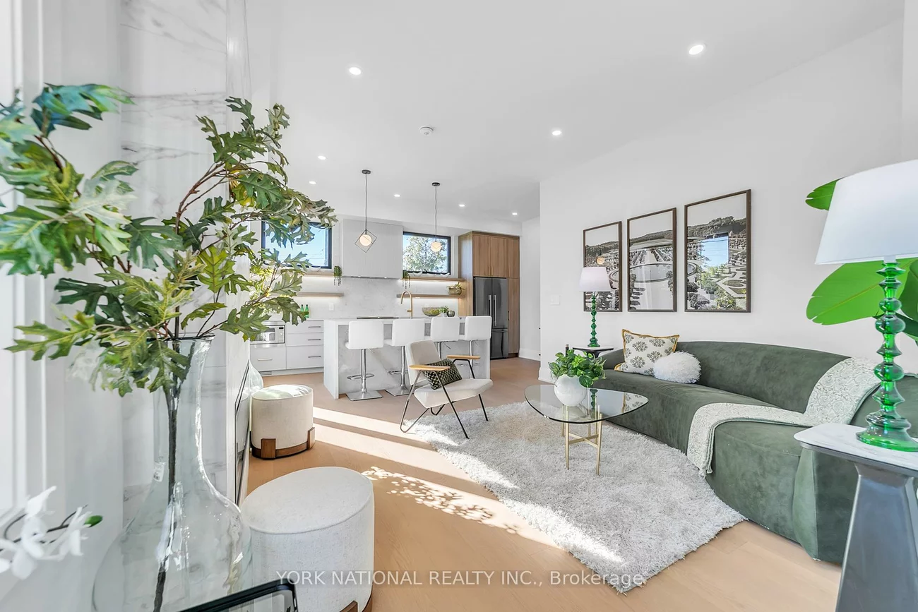 59, Charles, Central Newmarket, Newmarket