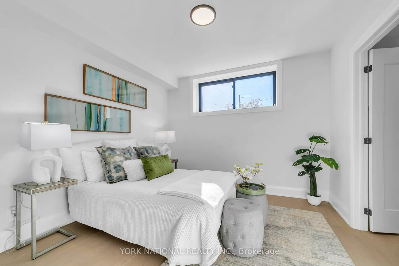 59, Charles, Central Newmarket, Newmarket
