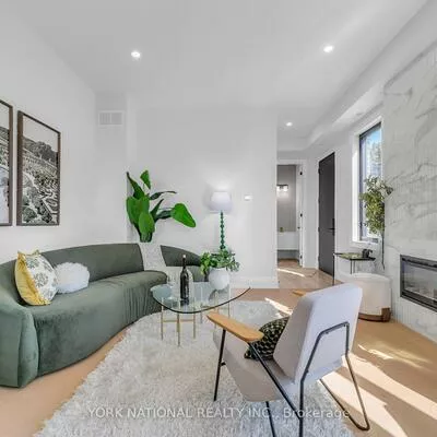 59, Charles, Central Newmarket, Newmarket