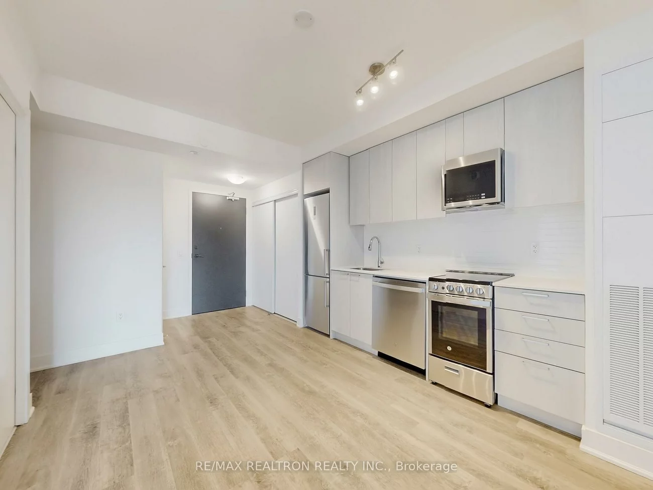 185, Deerfield, Central Newmarket, Newmarket