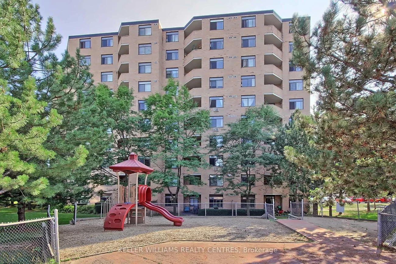 260, Davis, Central Newmarket, Newmarket
