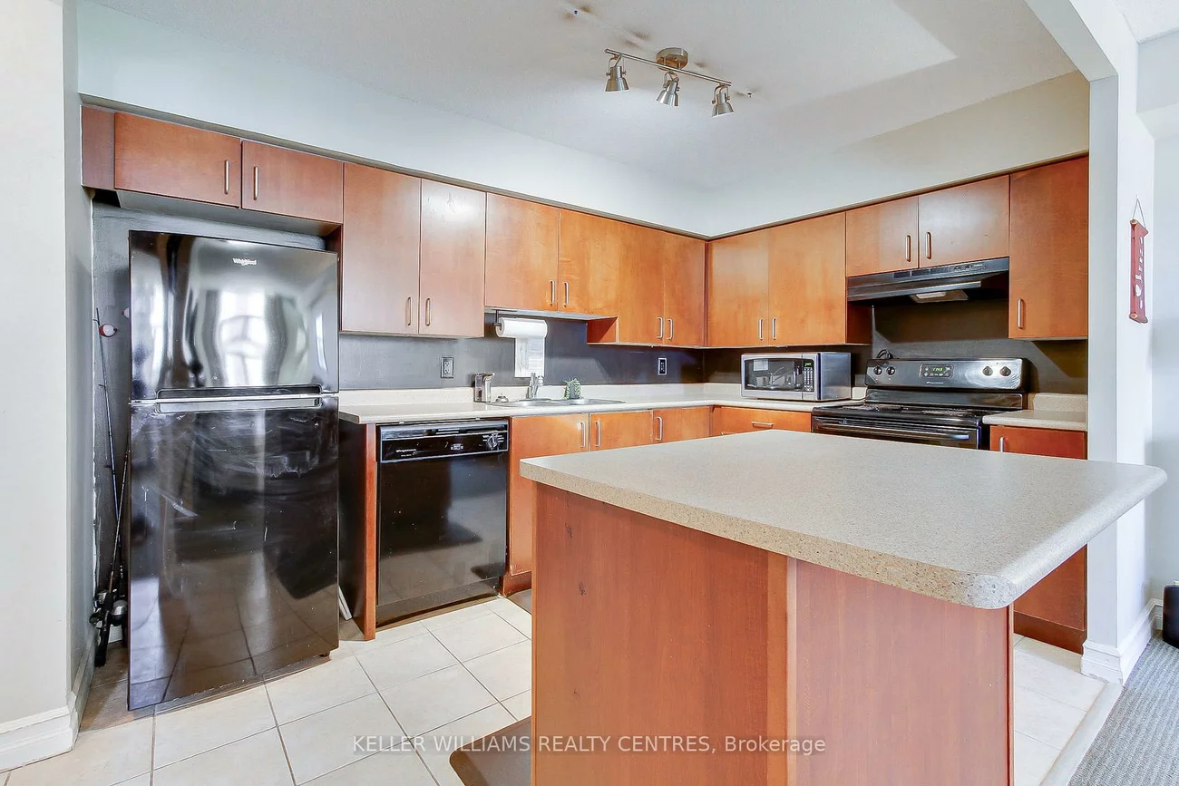 260, Davis, Central Newmarket, Newmarket