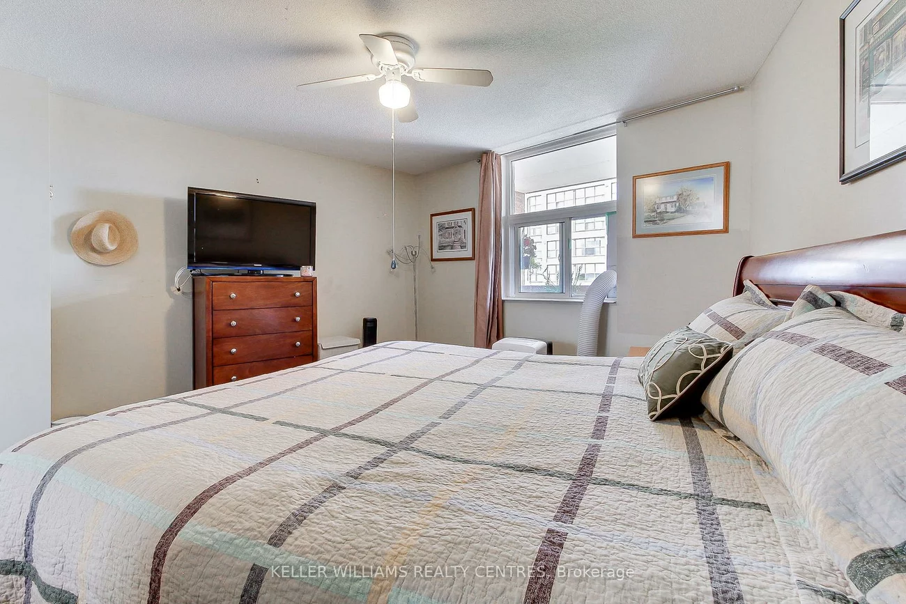 260, Davis, Central Newmarket, Newmarket