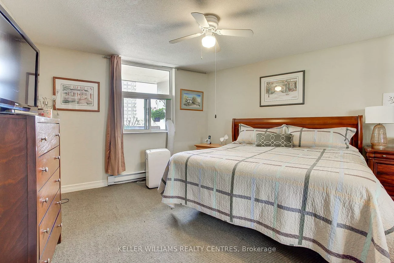 260, Davis, Central Newmarket, Newmarket