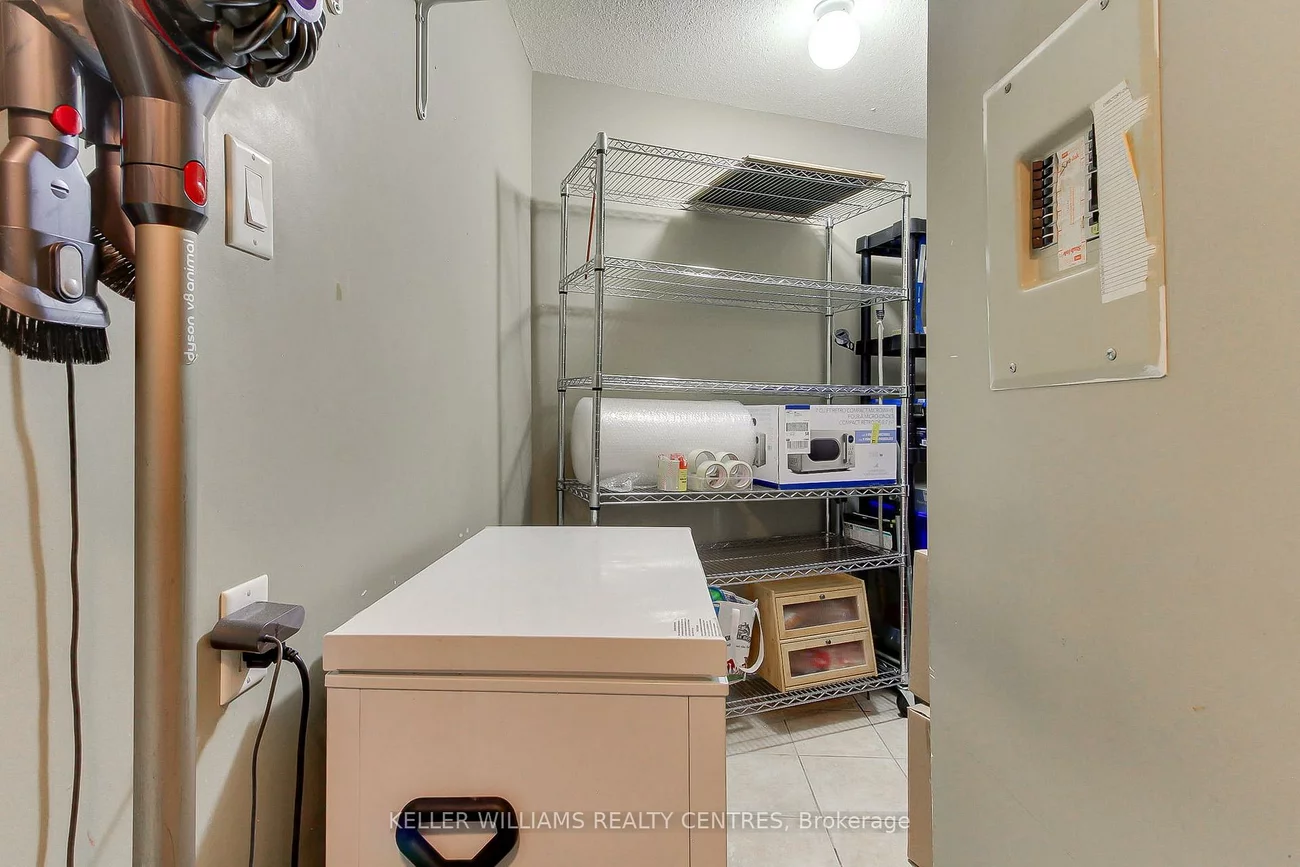 260, Davis, Central Newmarket, Newmarket