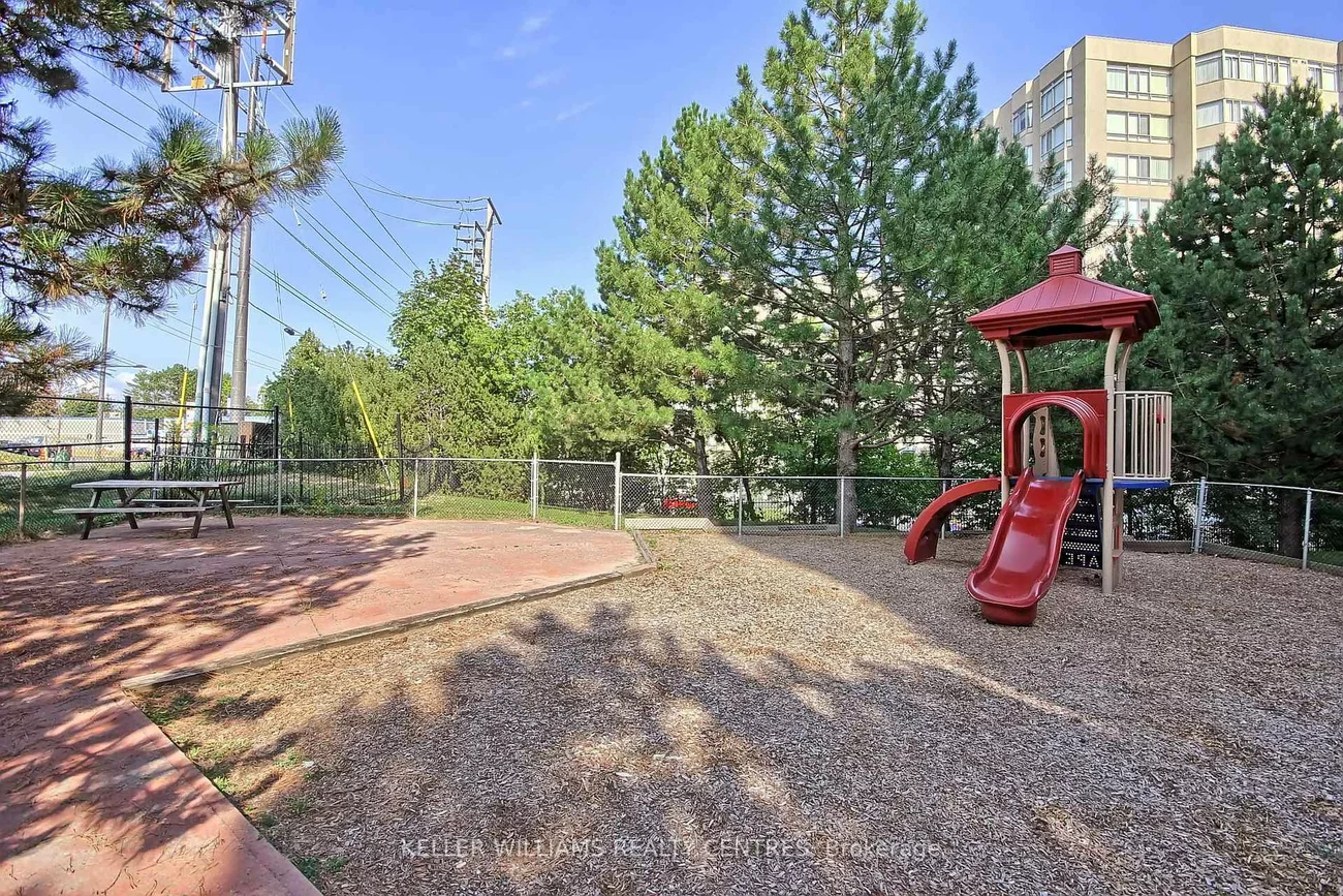 260, Davis, Central Newmarket, Newmarket