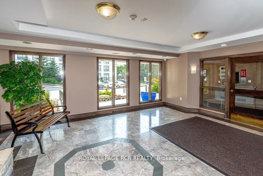 270, Davis, Central Newmarket, Newmarket