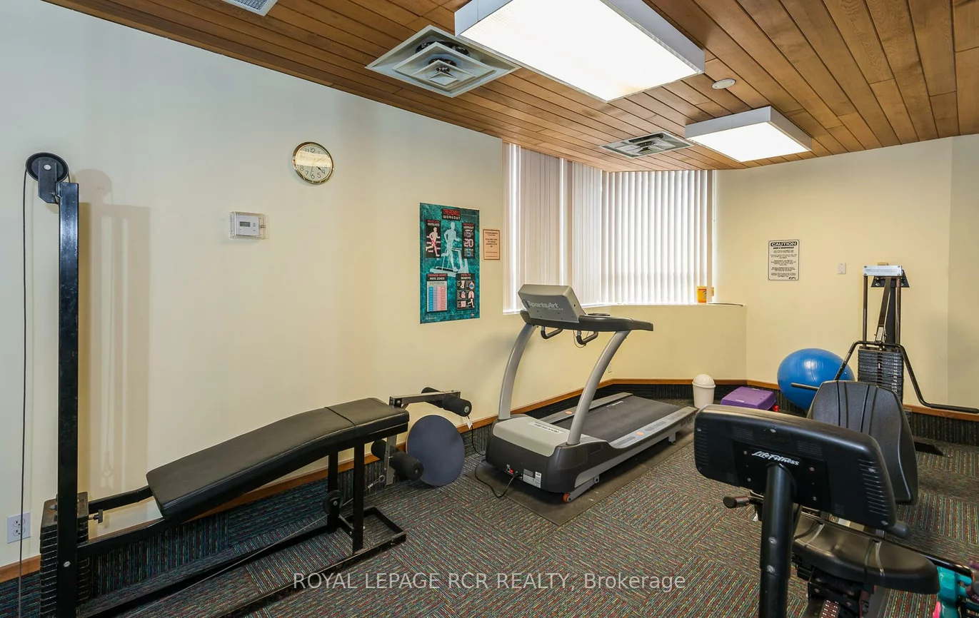 270, Davis, Central Newmarket, Newmarket