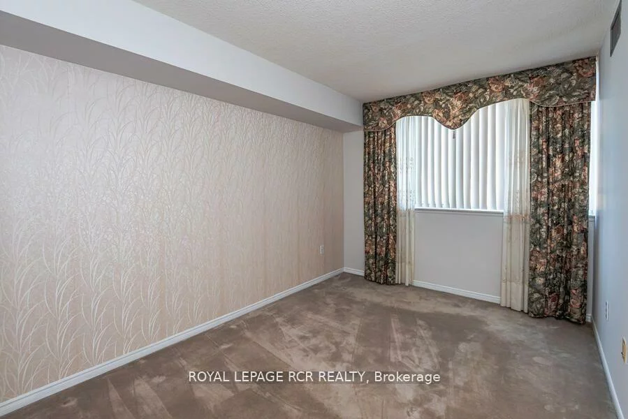 270, Davis, Central Newmarket, Newmarket