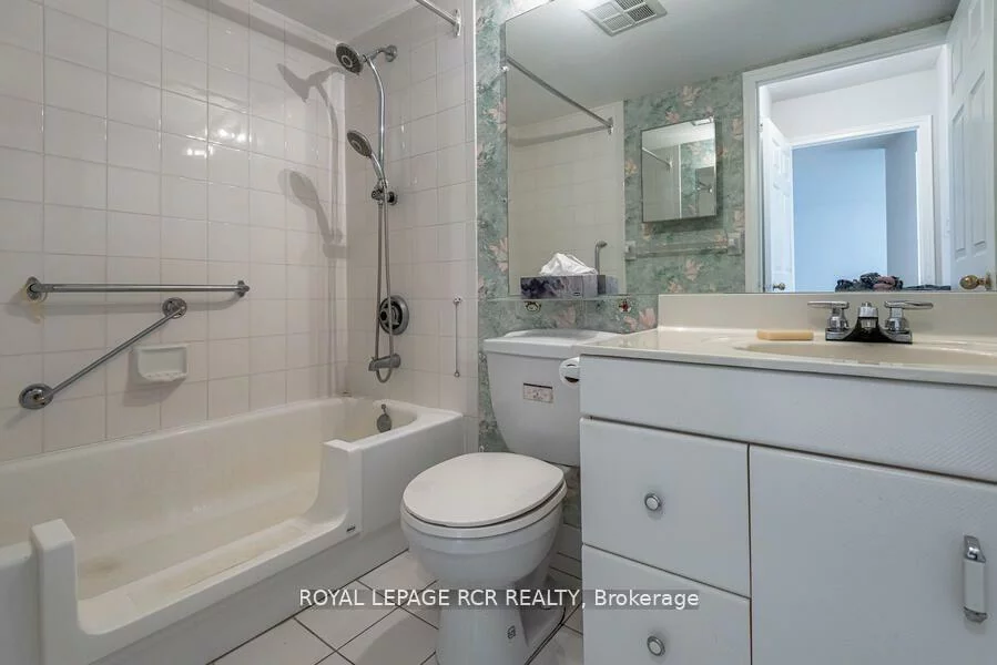 270, Davis, Central Newmarket, Newmarket