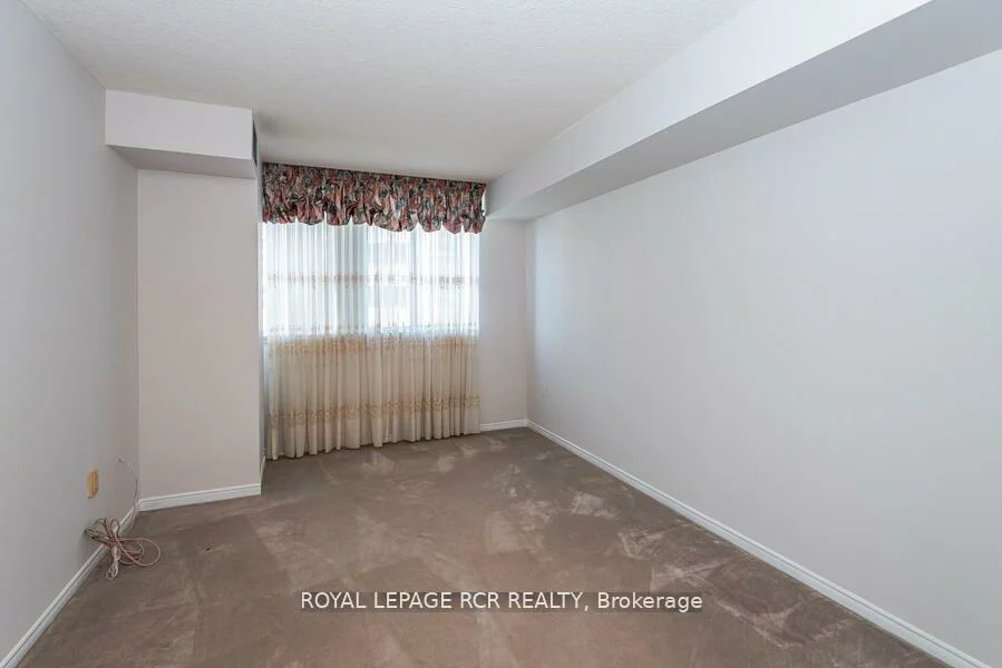 270, Davis, Central Newmarket, Newmarket