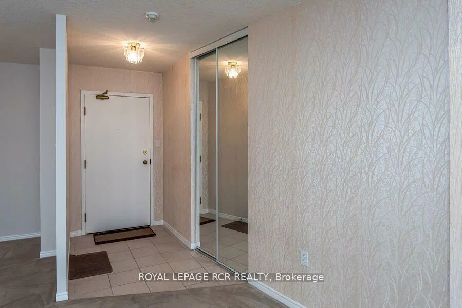 270, Davis, Central Newmarket, Newmarket