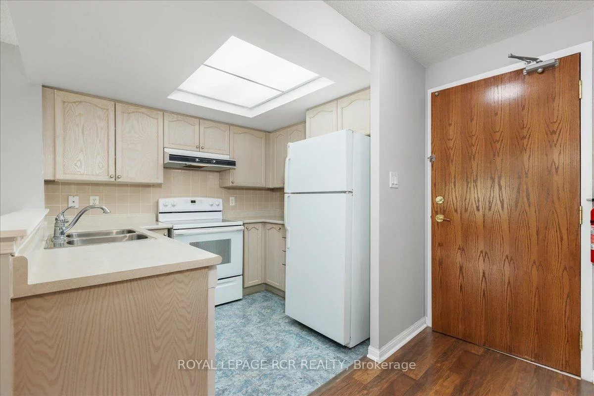 900, Bogart Mill, Gorham-College Manor, Newmarket