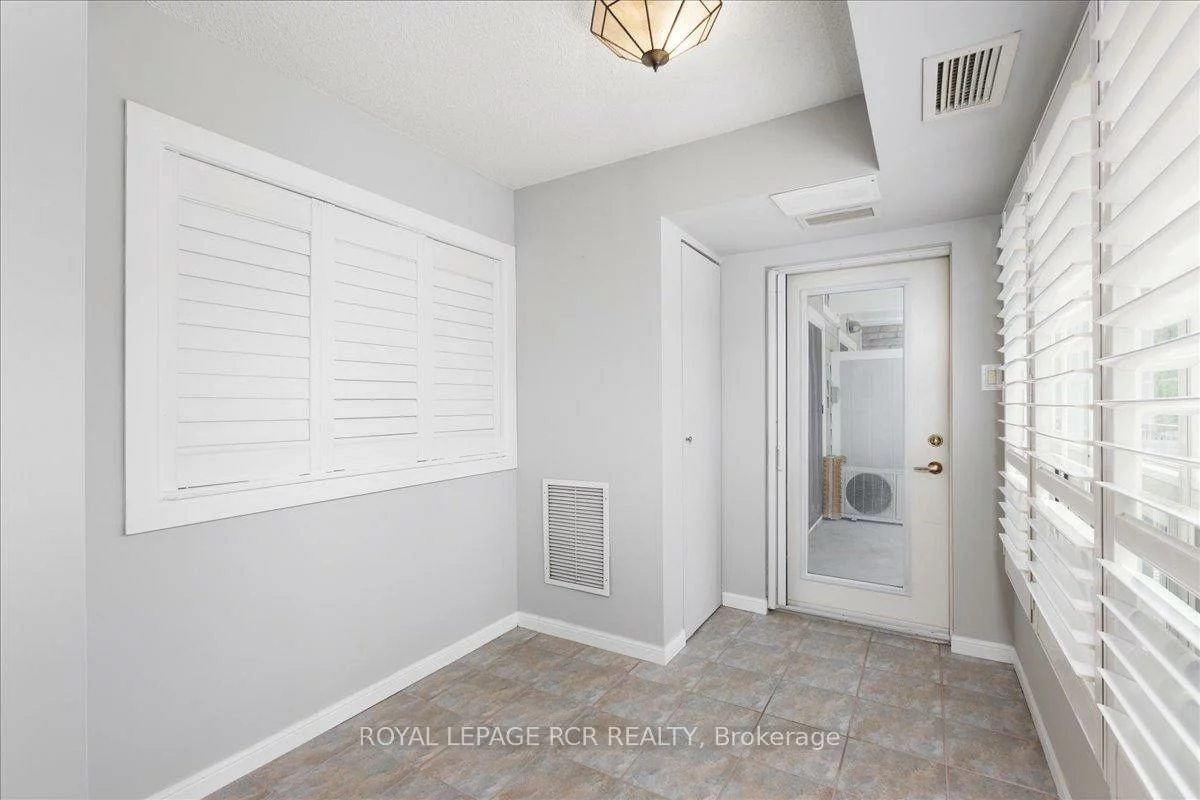 900, Bogart Mill, Gorham-College Manor, Newmarket